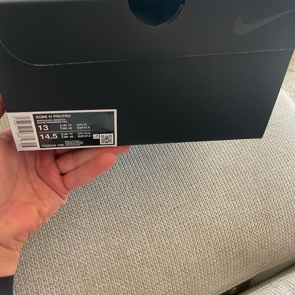 Nike Kobe 4 Protro Gold Medal - Picture 3 of 3